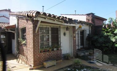 Casa Esquinera en Venta en Villa Adelina
