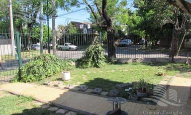 Casa Esquinera en Venta en Villa Adelina