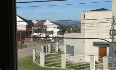 Casas en alquiler temporario - 4 Dormitorios 2 Baños - Mar del Plata