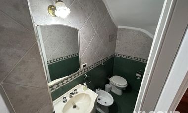 Casas en alquiler temporario - 4 Dormitorios 2 Baños - Mar del Plata