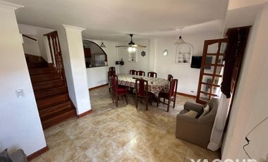 Casas en alquiler temporario - 4 Dormitorios 2 Baños - Mar del Plata