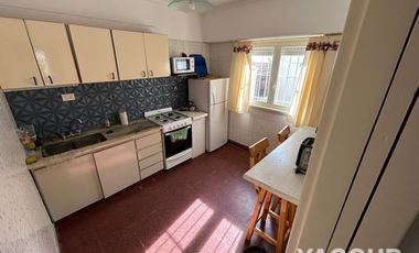 Casas en alquiler temporario - 4 Dormitorios 2 Baños - Mar del Plata