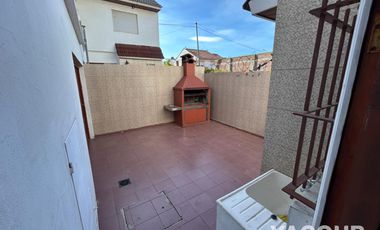 Casas en alquiler temporario - 4 Dormitorios 2 Baños - Mar del Plata