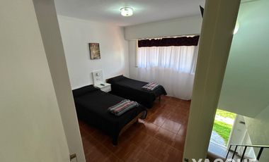 Casas en alquiler temporario - 4 Dormitorios 2 Baños - Mar del Plata