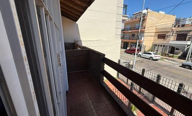 Duplex de 3 ambientes con patio, parrilla y espacio guarda coche- Wilde