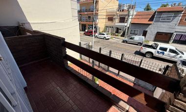 Duplex de 3 ambientes con patio, parrilla y espacio guarda coche- Wilde