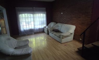 CHALET EN PH A MTS DE BYNNON Y A 3 CUADRAS DE LA ESTACION DE MARMOL