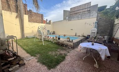 Casa en Barrio España y Hospitales 4 dormitorios con Jardín y Pileta