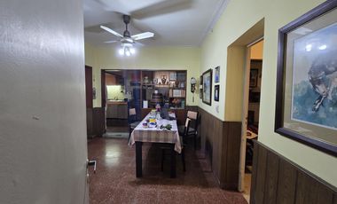VENTA CASA 4 AMBIENTES EN VILLA ADELINA