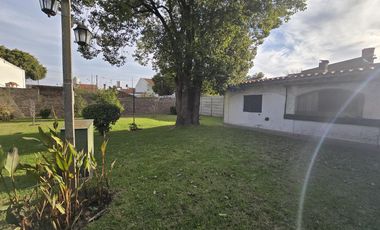 VENTA CASA 4 AMBIENTES EN VILLA ADELINA