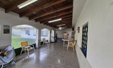 VENTA CASA 4 AMBIENTES EN VILLA ADELINA