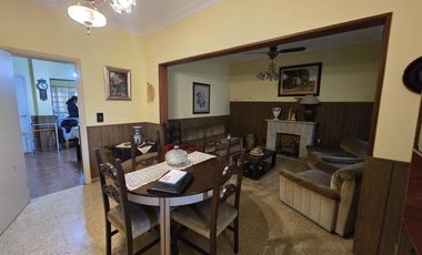 VENTA CASA 4 AMBIENTES EN VILLA ADELINA