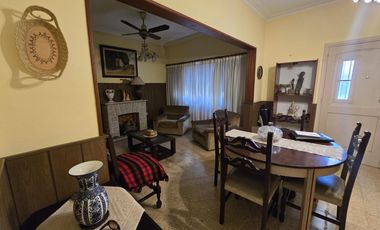 VENTA CASA 4 AMBIENTES EN VILLA ADELINA