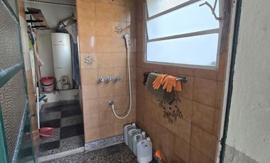 VENTA CASA 4 AMBIENTES EN VILLA ADELINA