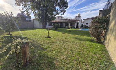 VENTA CASA 4 AMBIENTES EN VILLA ADELINA