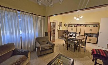 VENTA CASA 4 AMBIENTES EN VILLA ADELINA