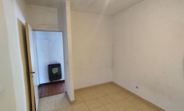 Departamento 4 ambientes sobre la av. Espora a Mts de divisoria