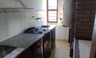 Departamento 4 ambientes sobre la av. Espora a Mts de divisoria