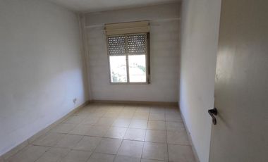 Departamento 4 ambientes sobre la av. Espora a Mts de divisoria