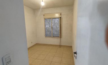 Departamento 4 ambientes sobre la av. Espora a Mts de divisoria