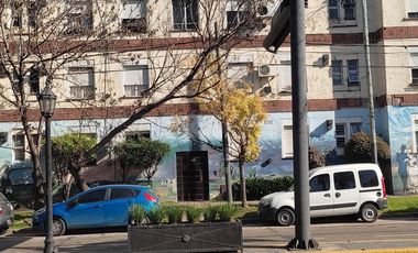 Departamento 4 ambientes sobre la av. Espora a Mts de divisoria