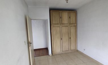 Departamento 4 ambientes sobre la av. Espora a Mts de divisoria