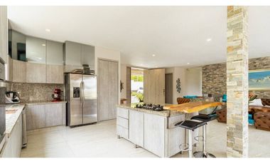 CASA CAMPESTRE AMOBLADA PARA LA RENTA EN COMBIA