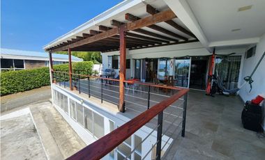 HERMOSA CASA CAMPESTRE EN COMBIA