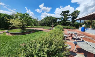 Casa-lote suburbano en Cerritos, Pereira