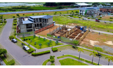 SE VENDE CASA AIRES NORTE, BATAN, SAMBORONDON (MONIJ)