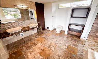 RENTO CASA MODERNA DE LUJO YERBABONITA BOSQUE NATIVO SOPO