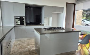 RENTO CASA MODERNA DE LUJO YERBABONITA BOSQUE NATIVO SOPO