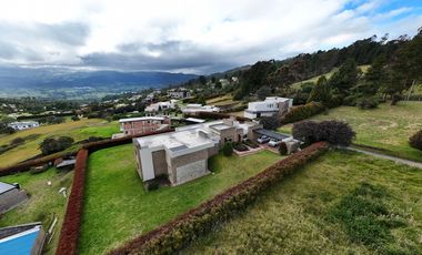 RENTO CASA MODERNA DE LUJO YERBABONITA BOSQUE NATIVO SOPO