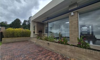 RENTO CASA MODERNA DE LUJO YERBABONITA BOSQUE NATIVO SOPO