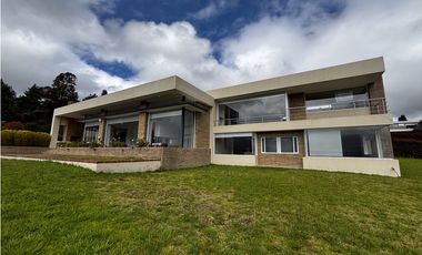 RENTO CASA MODERNA DE LUJO YERBABONITA BOSQUE NATIVO SOPO