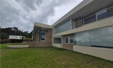 RENTO CASA MODERNA DE LUJO YERBABONITA BOSQUE NATIVO SOPO