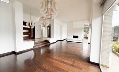 RENTO CASA MODERNA DE LUJO YERBABONITA BOSQUE NATIVO SOPO