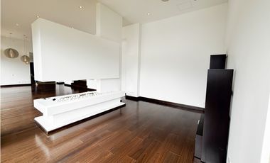 RENTO CASA MODERNA DE LUJO YERBABONITA BOSQUE NATIVO SOPO