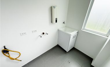 RENTO CASA MODERNA DE LUJO YERBABONITA BOSQUE NATIVO SOPO