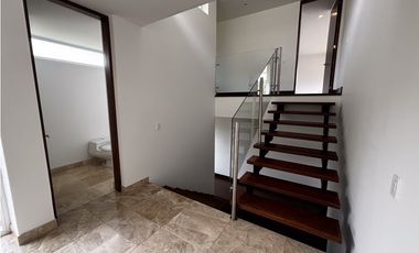 RENTO CASA MODERNA DE LUJO YERBABONITA BOSQUE NATIVO SOPO