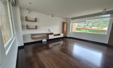 RENTO CASA MODERNA DE LUJO YERBABONITA BOSQUE NATIVO SOPO