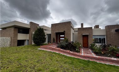 RENTO CASA MODERNA DE LUJO YERBABONITA BOSQUE NATIVO SOPO