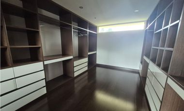 RENTO CASA MODERNA DE LUJO YERBABONITA BOSQUE NATIVO SOPO