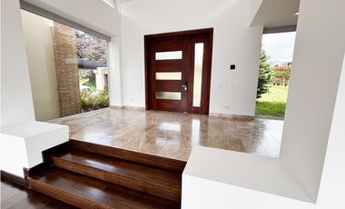 RENTO CASA MODERNA DE LUJO YERBABONITA BOSQUE NATIVO SOPO