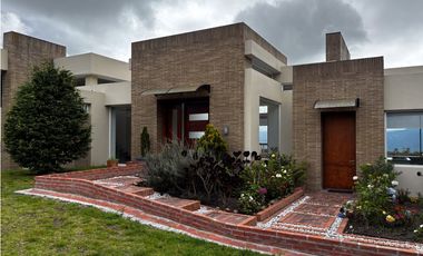 RENTO CASA MODERNA DE LUJO YERBABONITA BOSQUE NATIVO SOPO