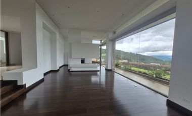 RENTO CASA MODERNA DE LUJO YERBABONITA BOSQUE NATIVO SOPO