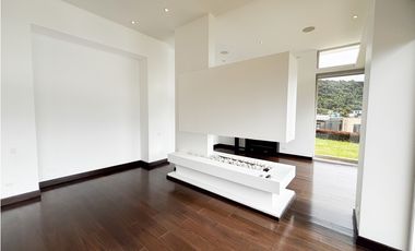 RENTO CASA MODERNA DE LUJO YERBABONITA BOSQUE NATIVO SOPO