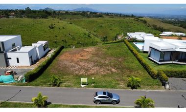 LOTE CON EXCELENTE TOPOGRAFIA EN CONDOMINIO CERRITOS