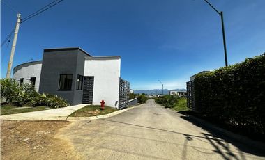 LOTE CON EXCELENTE TOPOGRAFIA EN CONDOMINIO CERRITOS
