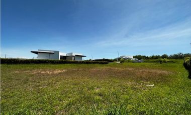 LOTE CON EXCELENTE TOPOGRAFIA EN CONDOMINIO CERRITOS